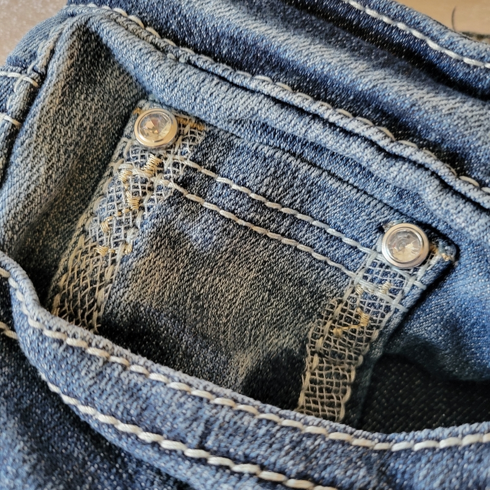 Love Nation Bermuda Shorts - Picture 2 of 8